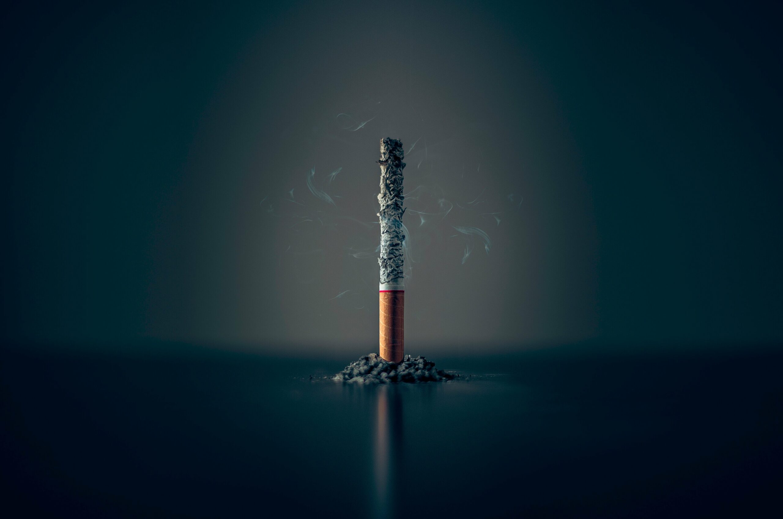 Une cigarette consumée par l'hypnose, réduite en cendres